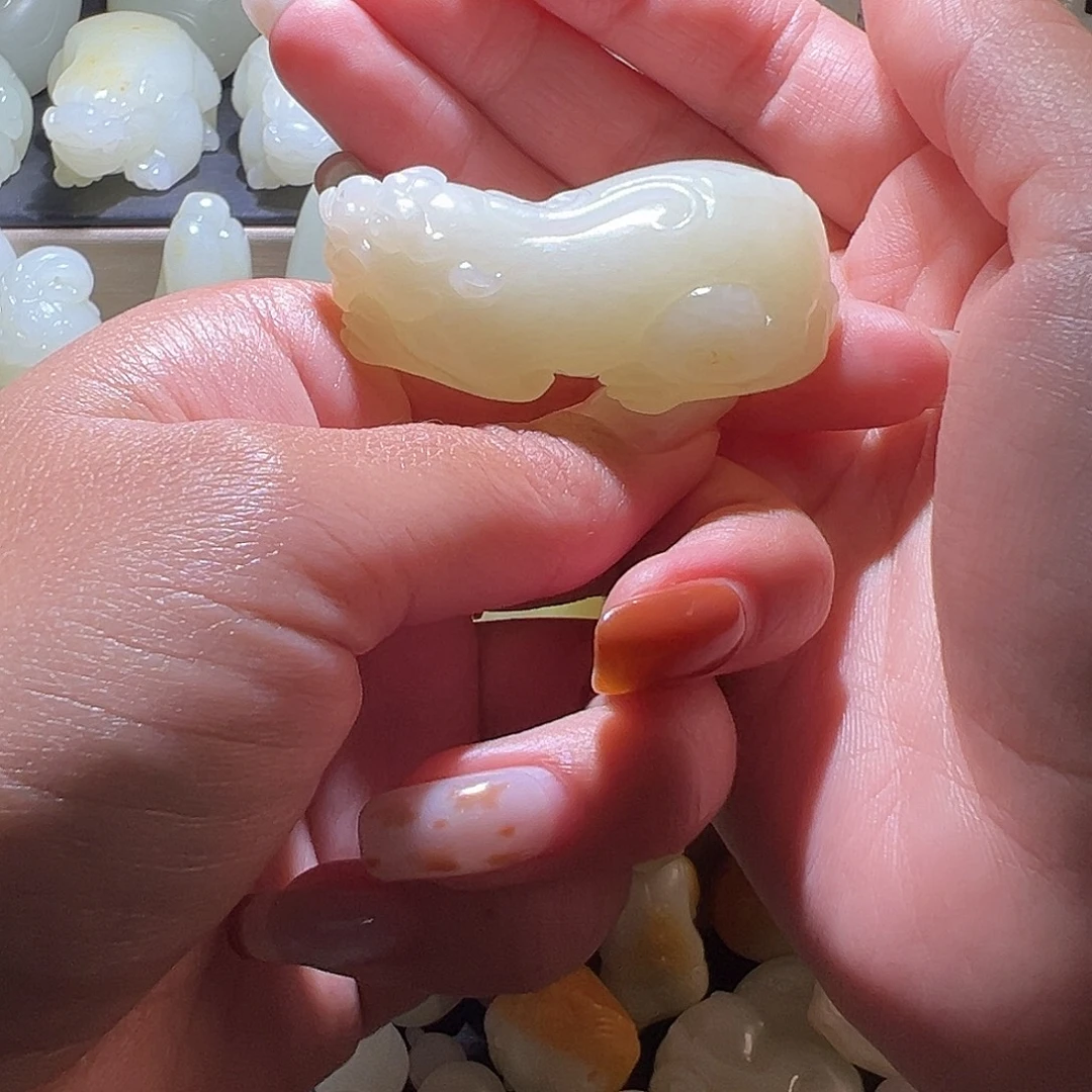 用***4和田玉未镶嵌颈饰