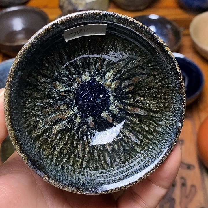 茶盏8.粘足 足边有微粘缺口快快乐乐咯