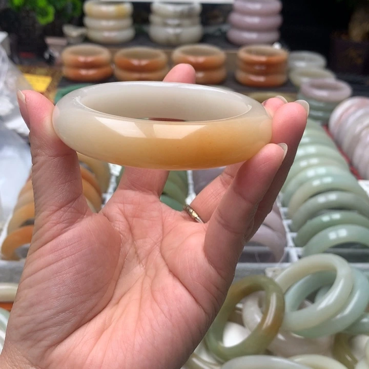 石英质玉（佘太翠）未镶嵌手镯60.4