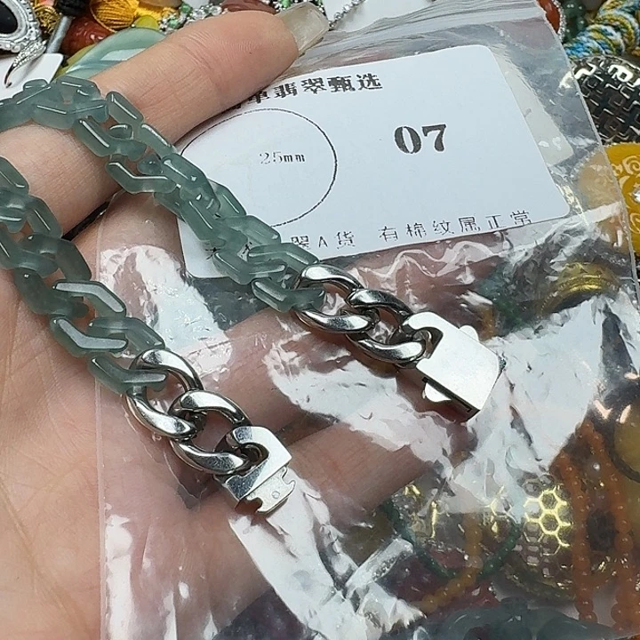 怹****翡翠未镶嵌颈饰翡翠