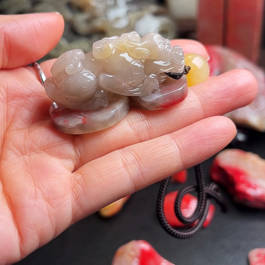 巴林石其他鸡血石貔貅手玩件