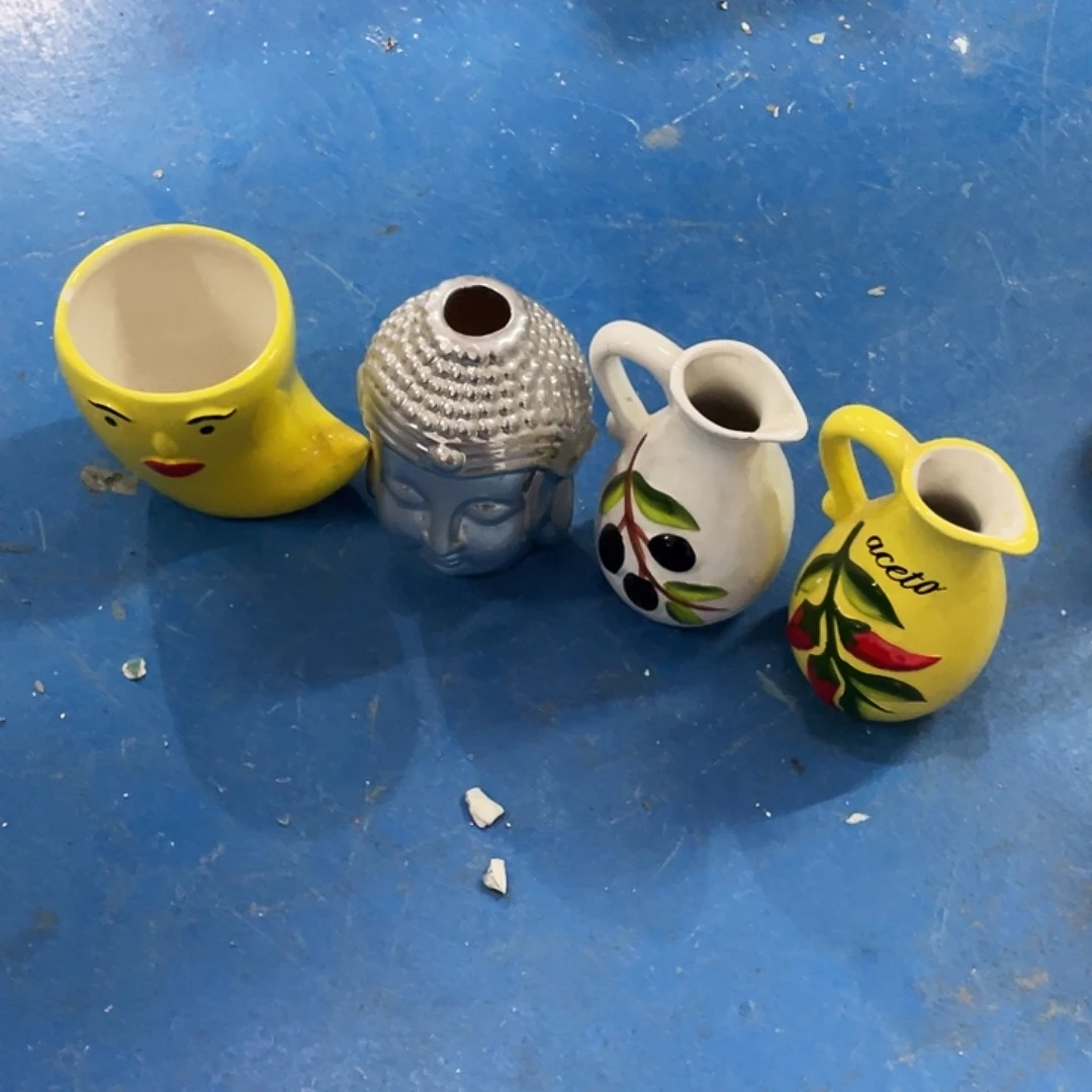 摆件嫣*  磕碰。封釉。