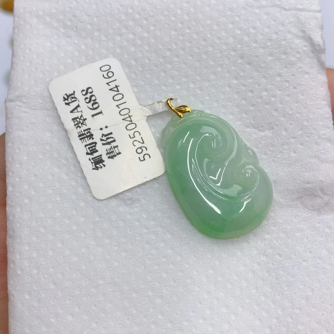 翡翠18K金镶嵌颈饰翡翠