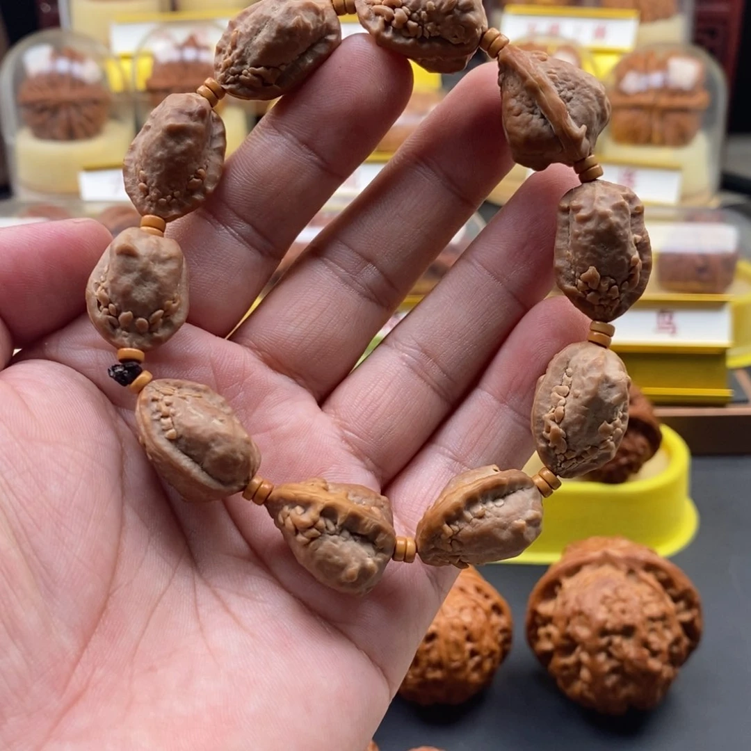 文玩核桃吊坠麒麟角手串，尺寸17