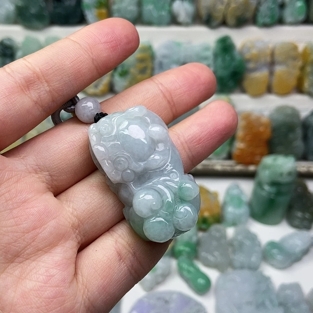 翡翠未镶嵌吊坠(赠链)