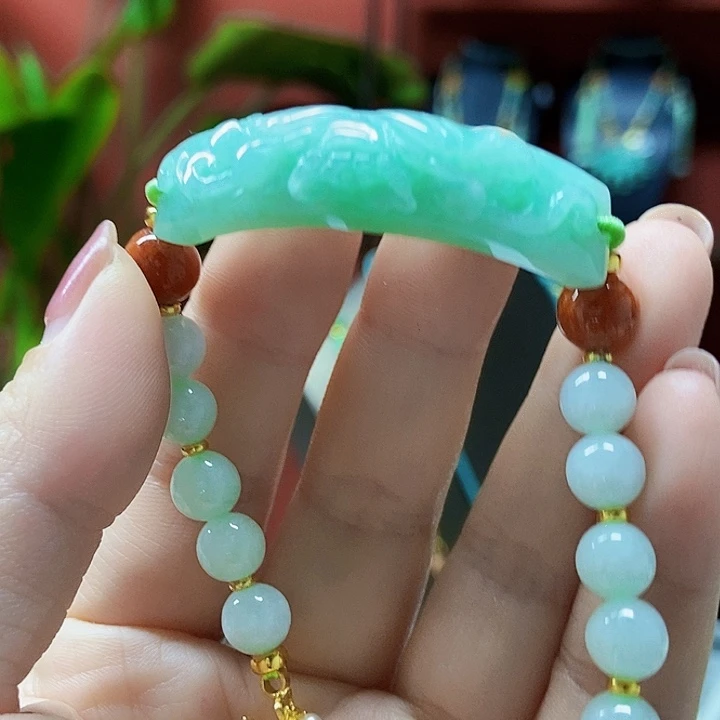 翡翠未镶嵌颈饰吊坠