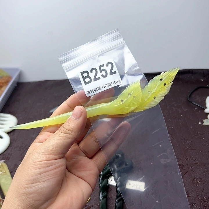 蛇纹石玉发饰合金白**鲤