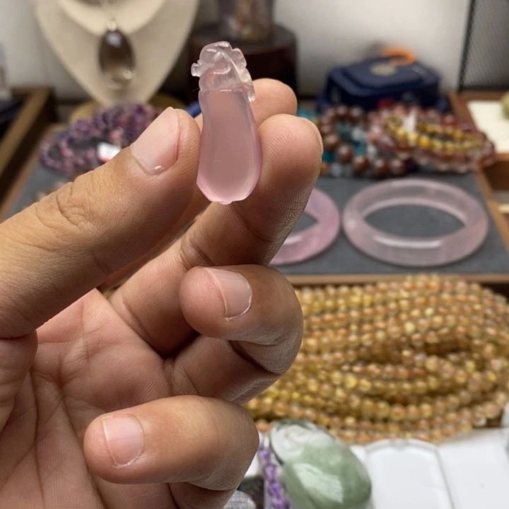 未镶嵌颈饰水晶全净体粉水晶福瓜