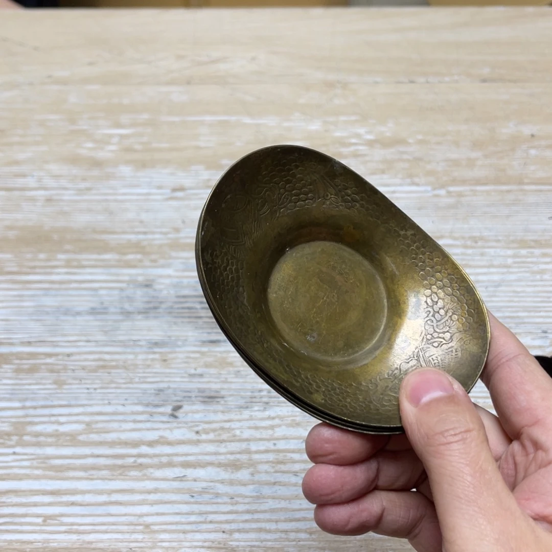 瓷片小***七密密麻麻地排列着