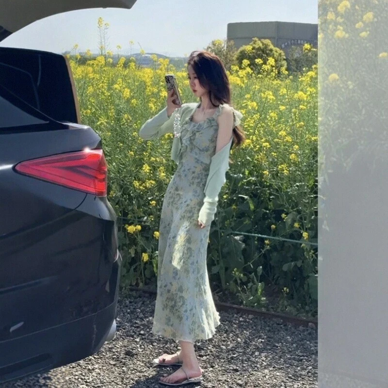 2025秋季女新款法式茶歇气质碎花吊带连衣裙搭薄款防晒开衫两件套