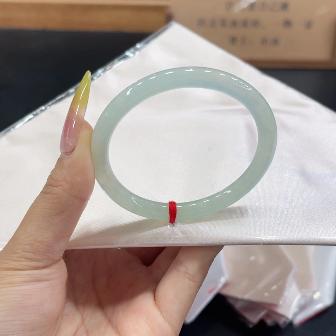 翡翠手镯未镶嵌翡翠