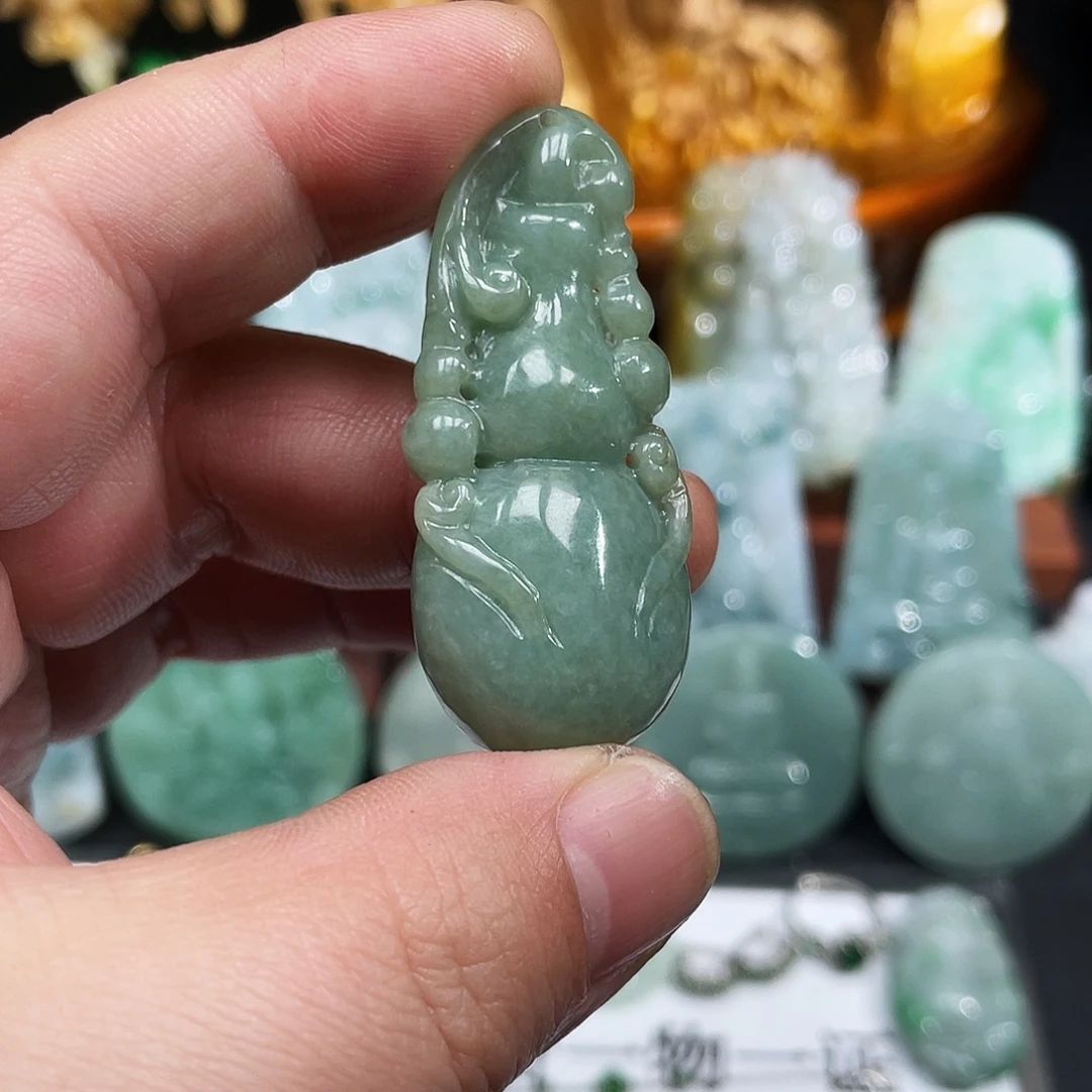 翡翠未镶嵌颈饰葫芦