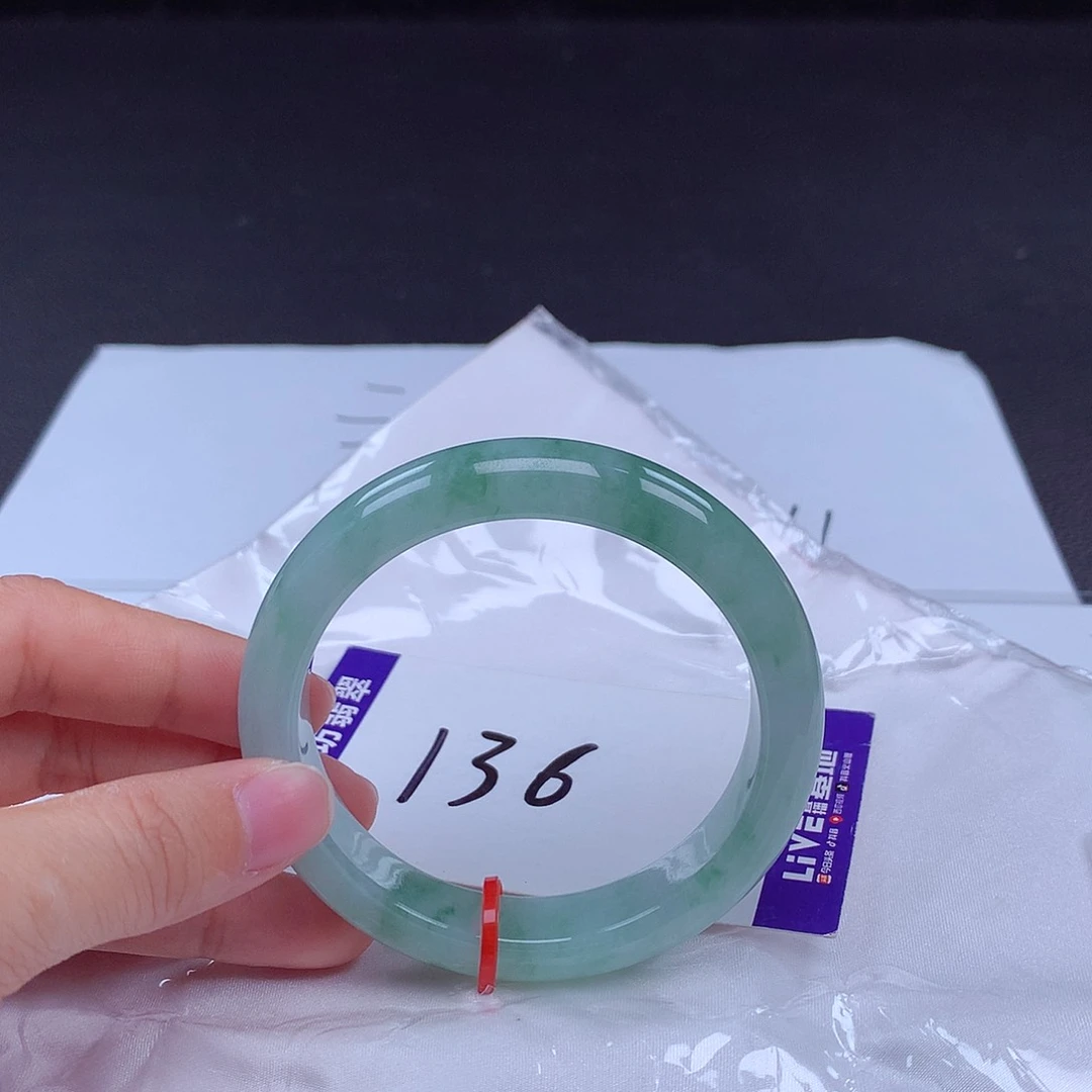 翡翠手镯未镶嵌手镯001555