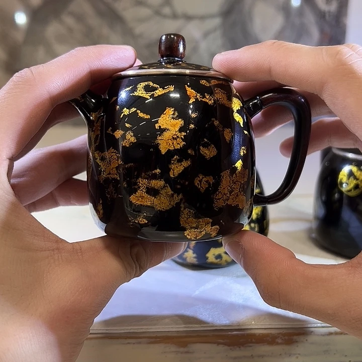 大漆工艺金箔花纹大茶壶