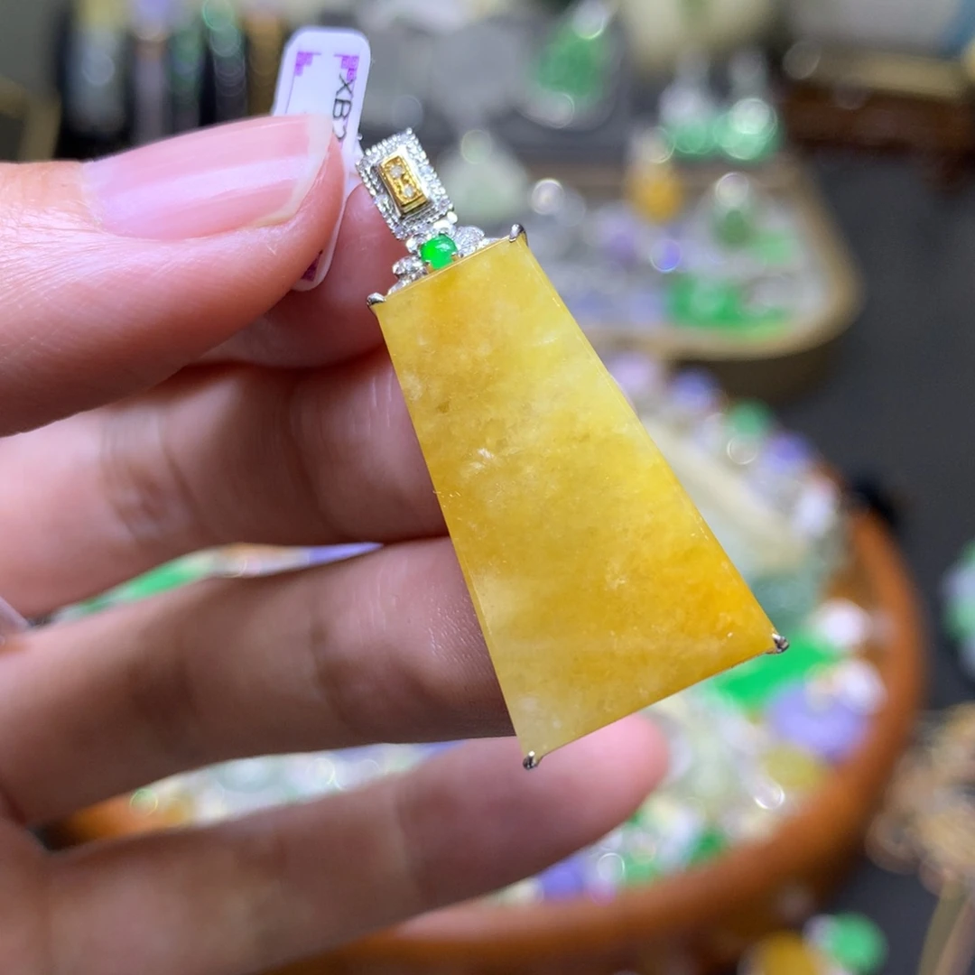 翡翠颈饰18K金镶嵌翡翠吊坠项链