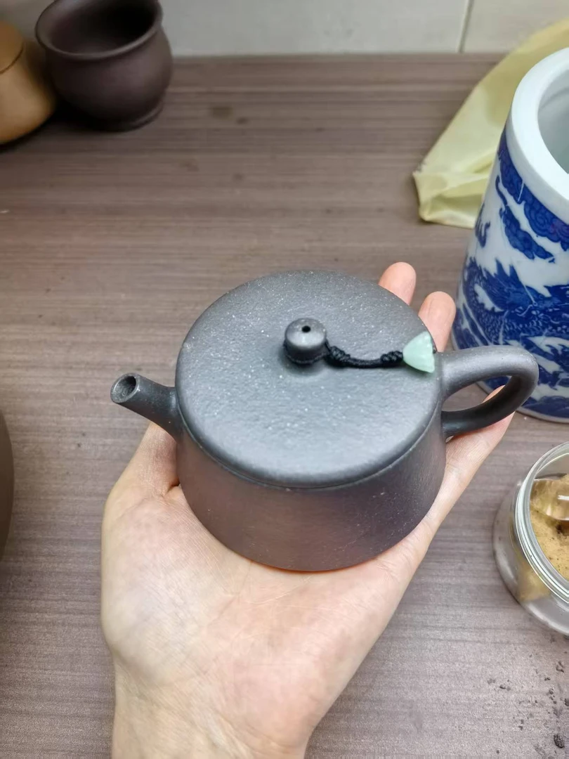 宜兴紫砂壶，云柱140cc，千禧紫泥气窑烧制，拍前先联系客服。
