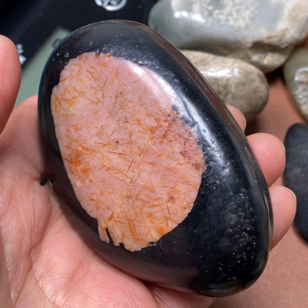 和田玉挂件足铂镶嵌