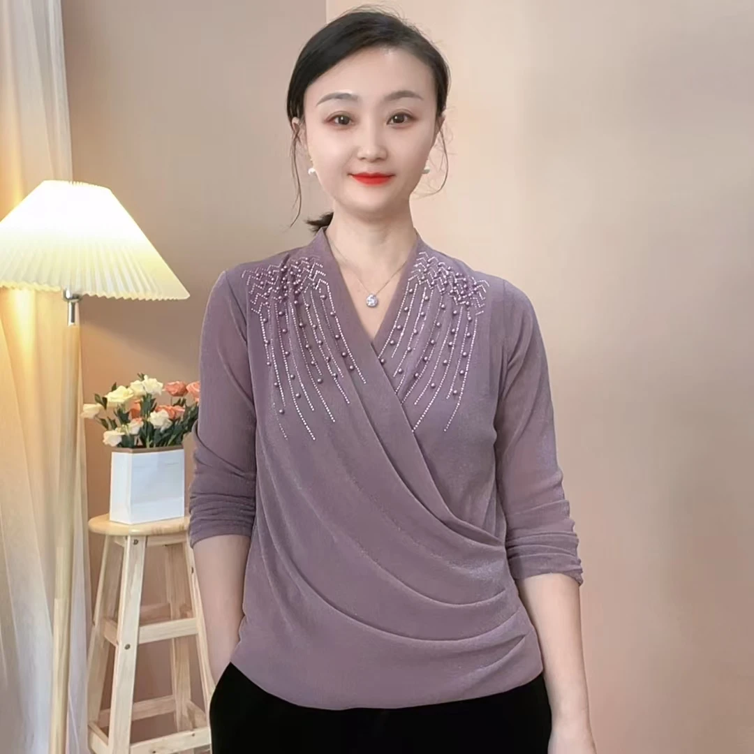2025春季新款女士时尚百搭洋气显瘦修身气质长袖钉珠V领小衫