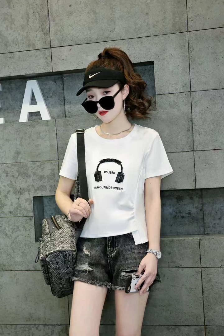 2025年夏季新款设计感显瘦正肩短袖