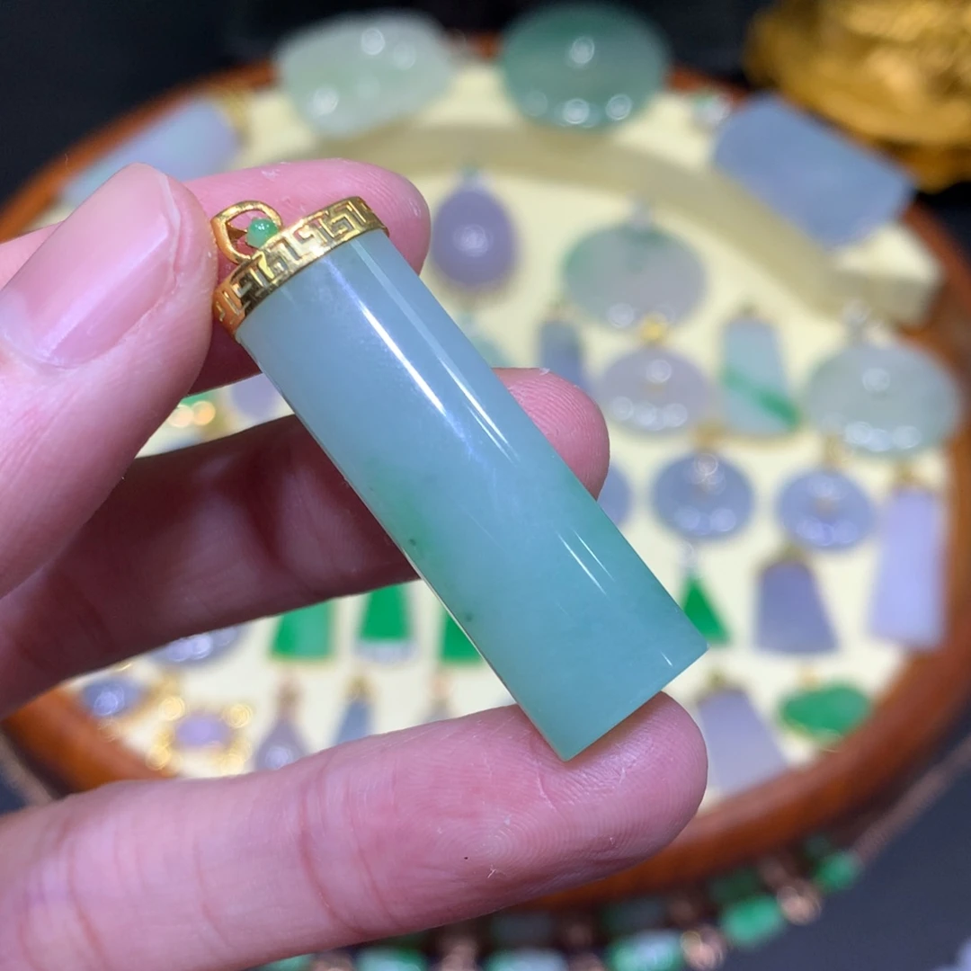 翡翠吊坠(不含链)18K金镶嵌