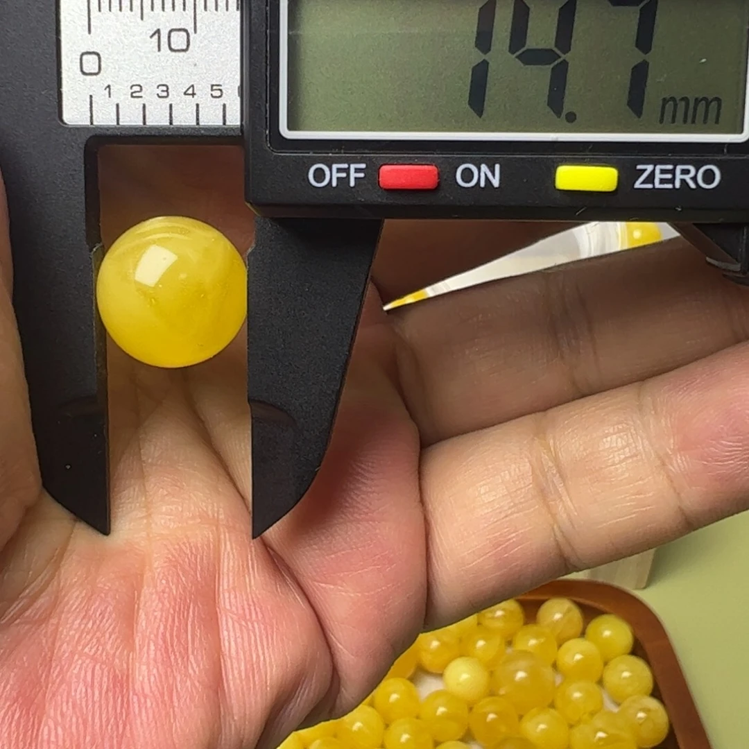 琥珀未镶嵌裸石微瑕单珠049