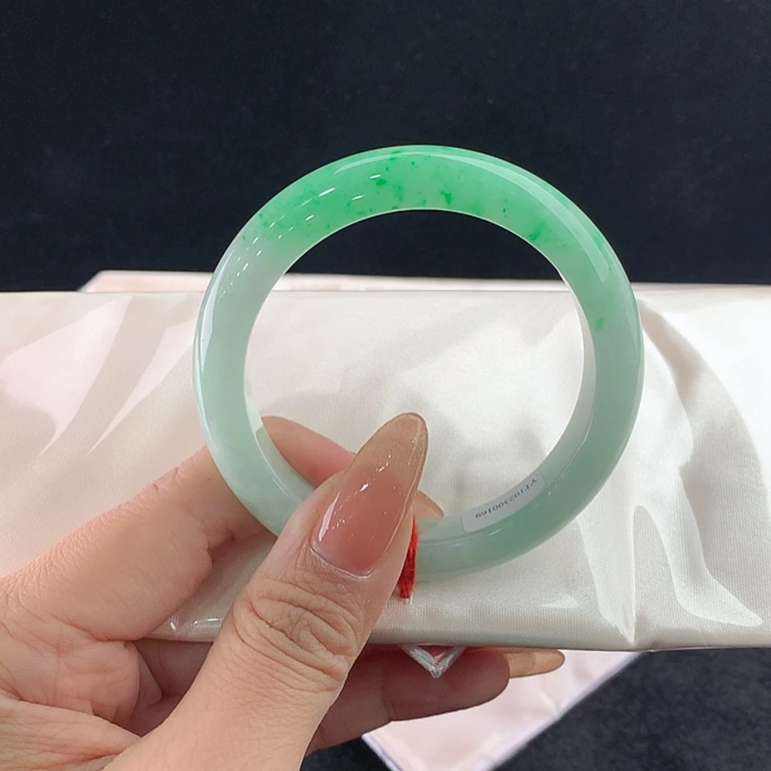 【闪购商品】未镶嵌手镯翡翠正54.8