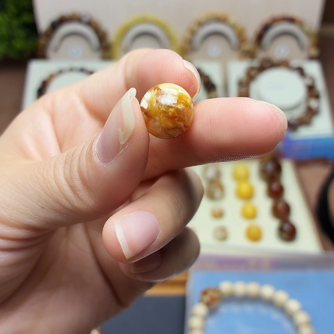 开****沁色圆珠一颗12.7