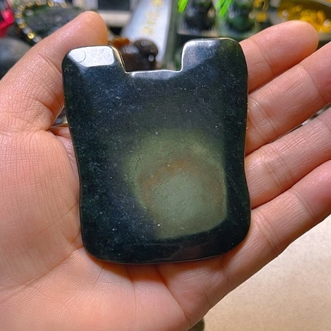 蛇纹石玉颈饰未镶嵌大***酱