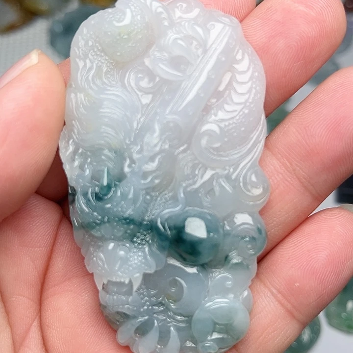 翡翠颈饰未镶嵌劉*寳龙