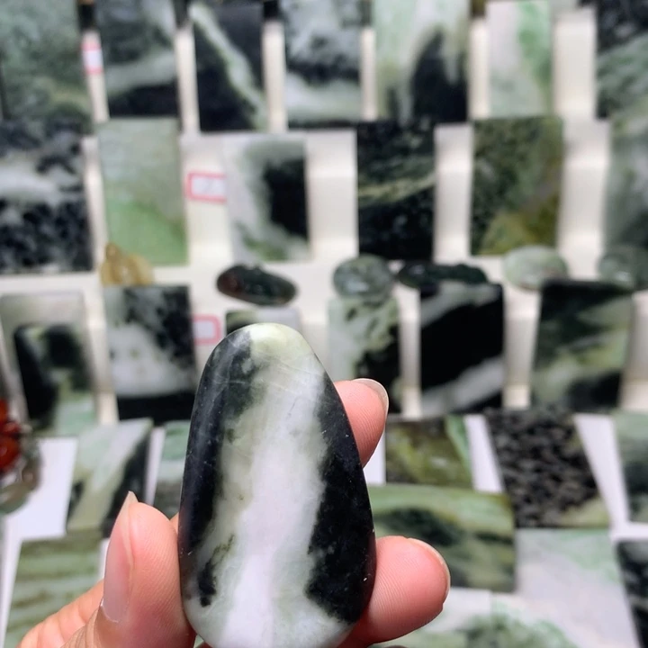 独山玉未镶嵌颈饰L****n