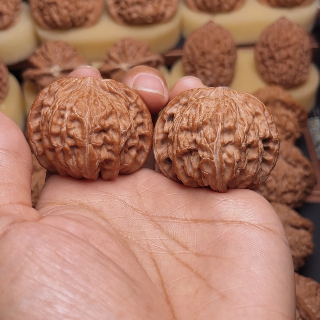 J***s文玩核桃把件磨盘42左右