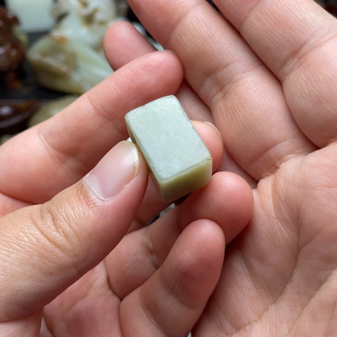 太***生和田玉未镶嵌颈饰