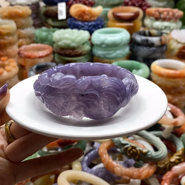 用***8石英岩玉未镶嵌手镯