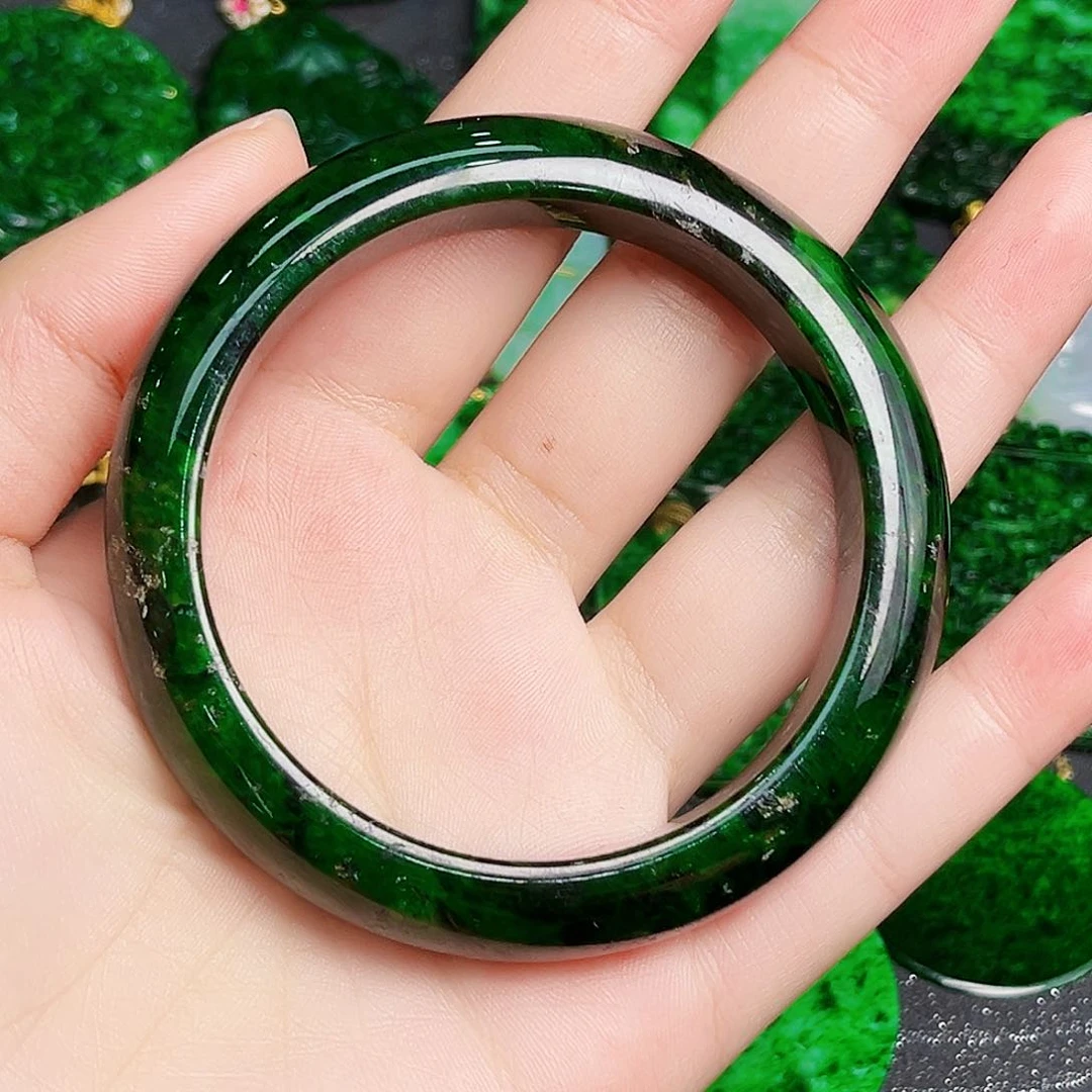 颈饰未镶嵌翡翠多样性