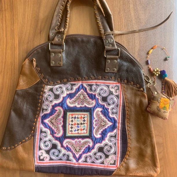 手工老绣单肩挎包