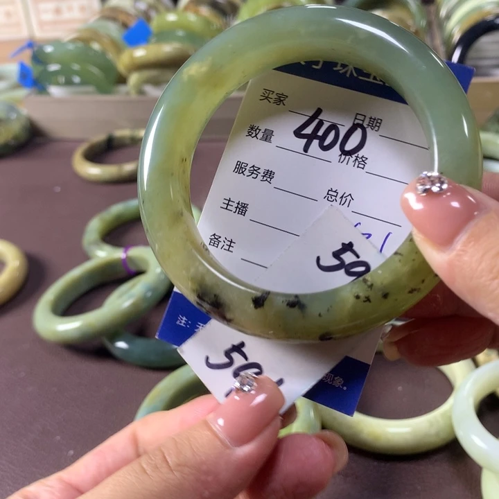 蛇纹石玉未镶嵌手镯400