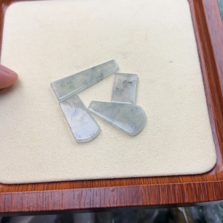 翡翠未镶嵌颈饰39.9一个随机发