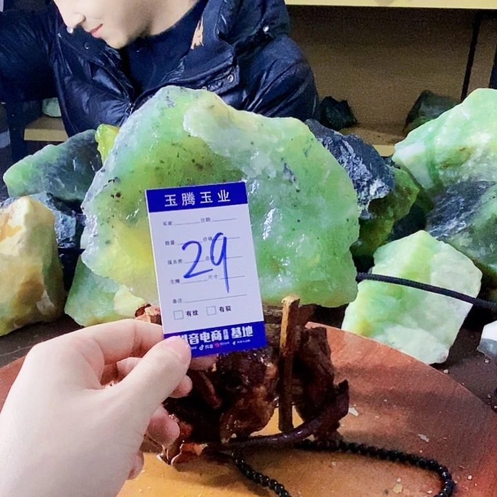 爱***人蛇纹石玉未镶嵌岫玉原石