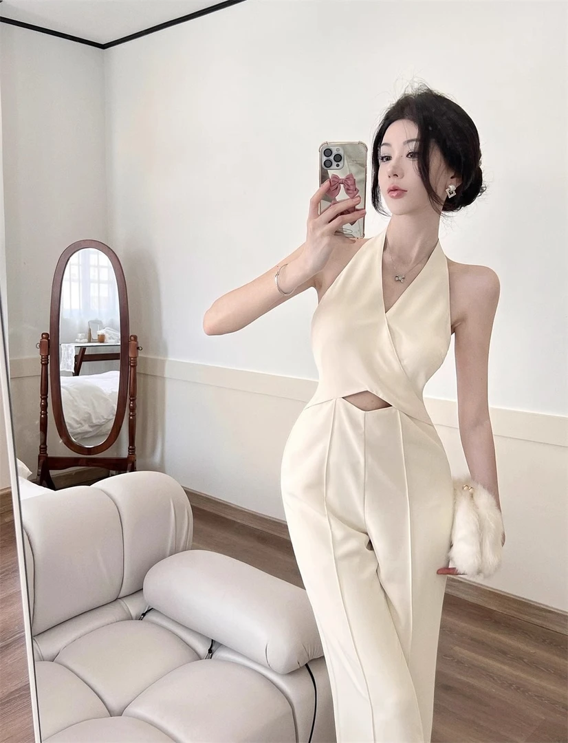 高级感白色露肩连体裤女春秋新款高端气质挂脖子连衣裤休闲阔腿裤