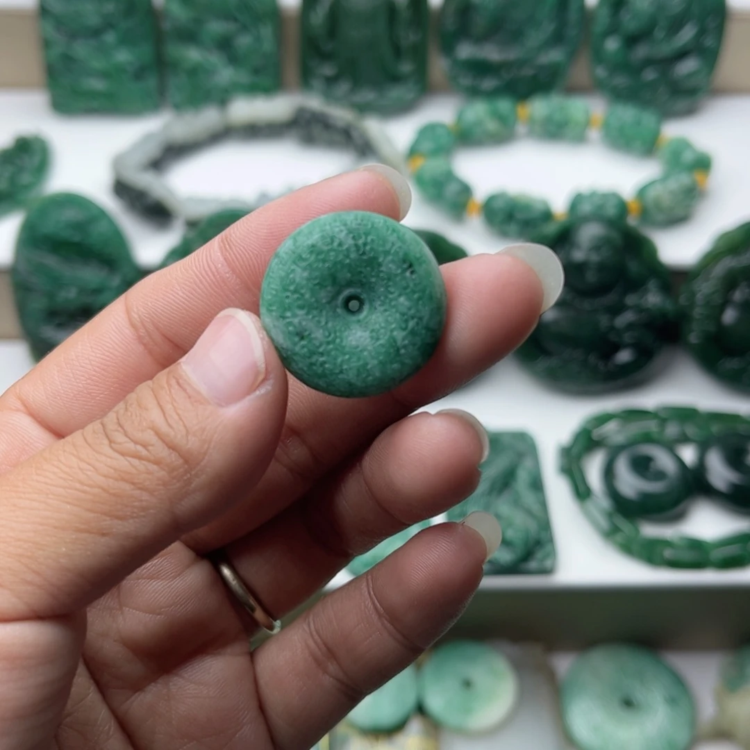 独山玉未镶嵌挂件