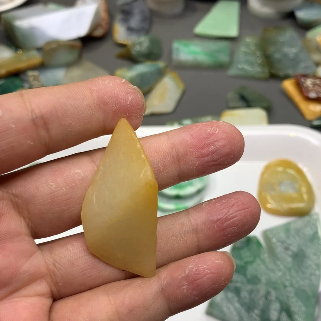 翡翠颈饰未镶嵌镇**，