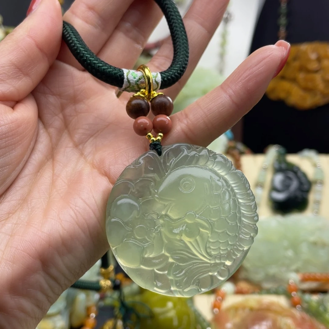 未镶嵌蛇纹石玉颈饰