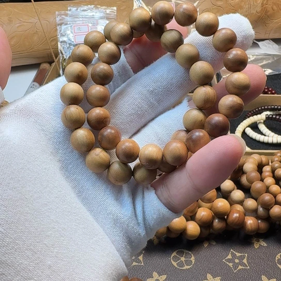 老***呆檀香木手串/手链1.0.19颗两串顺纹加红肉横纹微瑕