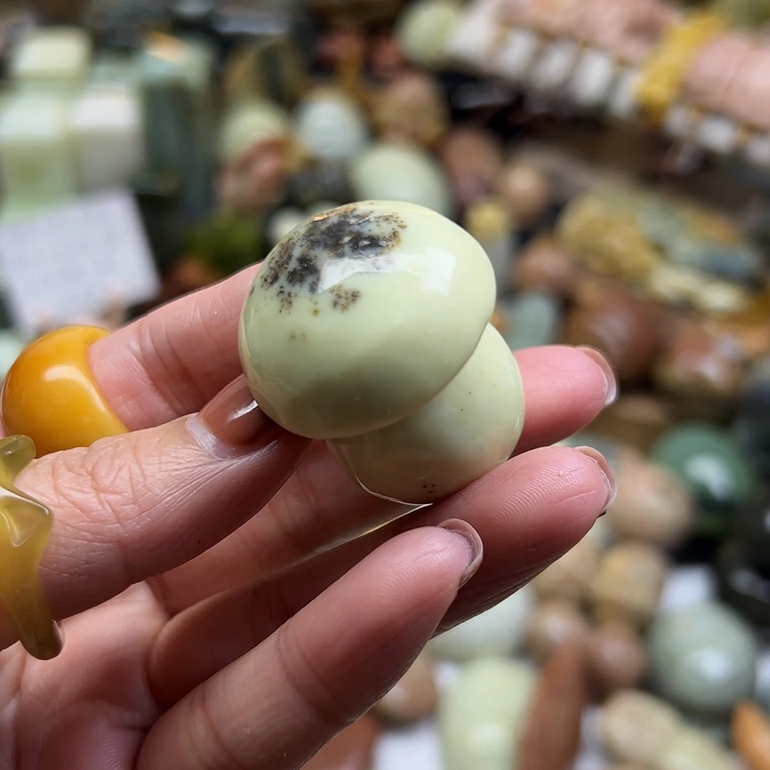 岫玉未镶嵌颈饰辽阳水草蘑菇