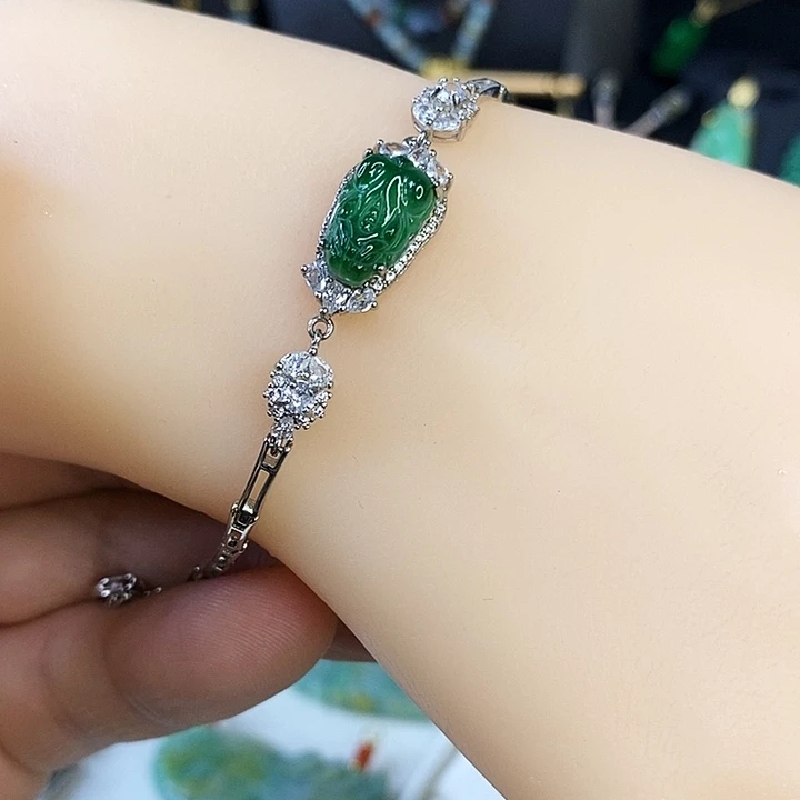 翡翠未镶嵌颈饰手链