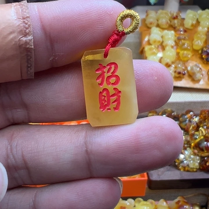 琥珀裸石未镶嵌招财小牌子
