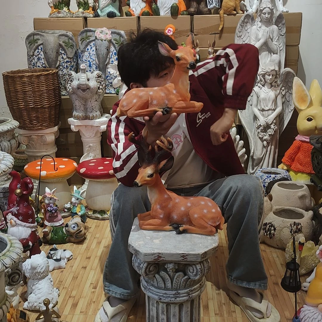 合成树脂梅花鹿一对