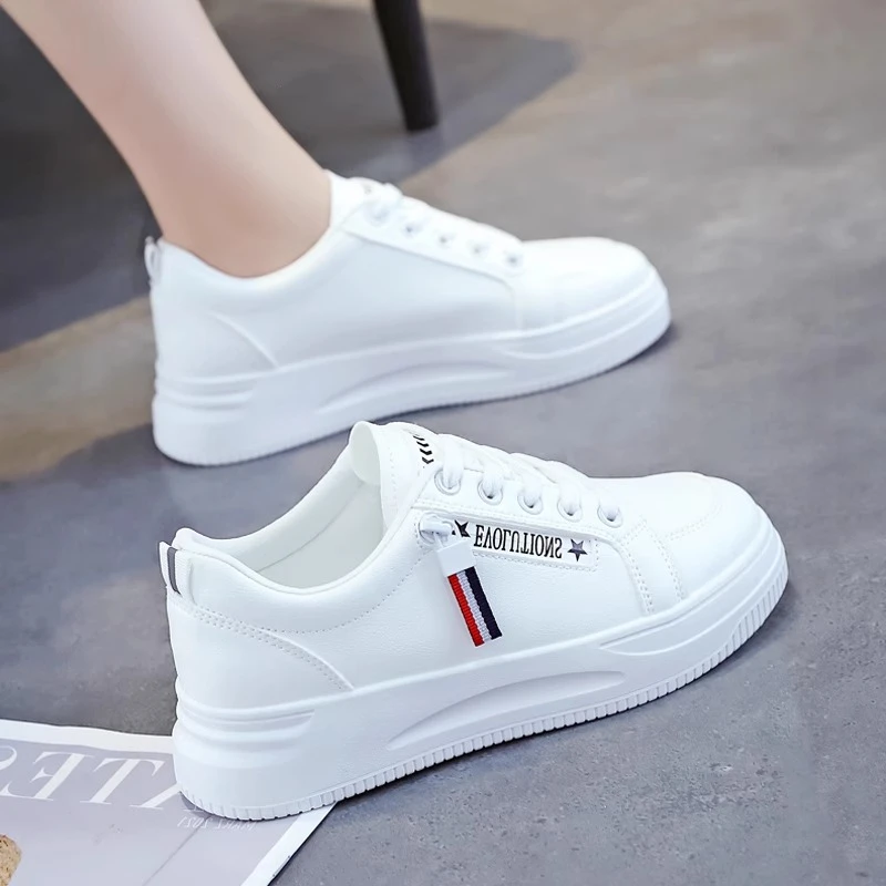 春季防滑小白鞋女百搭休闲运动鞋2025新款爆款学生轻便板鞋韩版