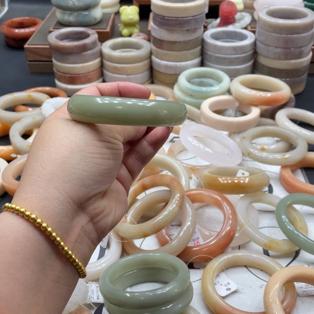 @****石英质玉手镯未镶嵌