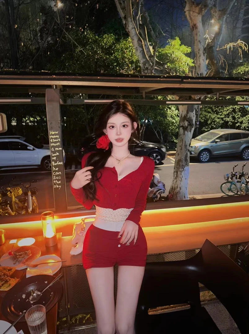 小众轻奢显瘦时尚气质休闲辣妹